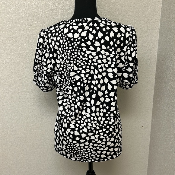 Karl Langerfeld cap sleeve back and white print top - Picture 5 of 8